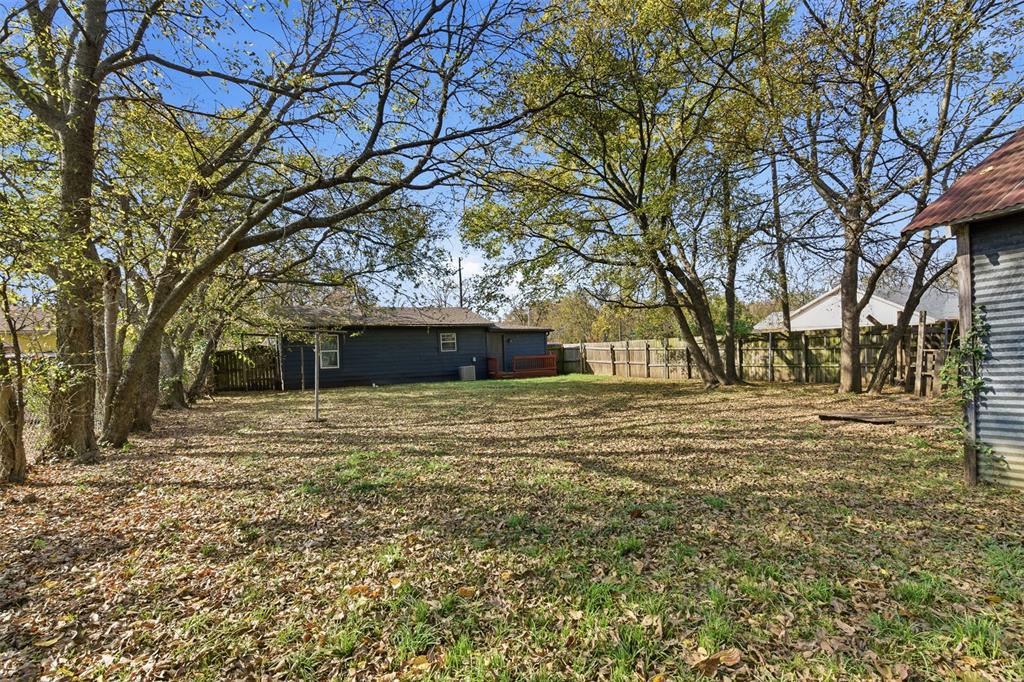 405 North Carr Avenue Sherman, TX 75090 - Photo 21 of 22 a tall tree in middle of the garden