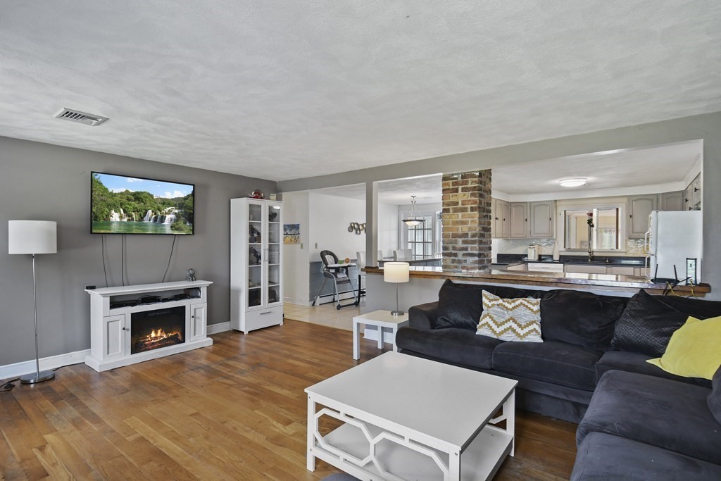 410 Wheelwright Road Barre, MA 01005 - Photo 4 of 33