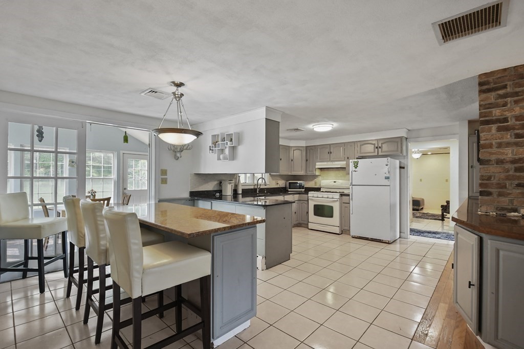 410 Wheelwright Road Barre, MA 01005 - Photo 5 of 33