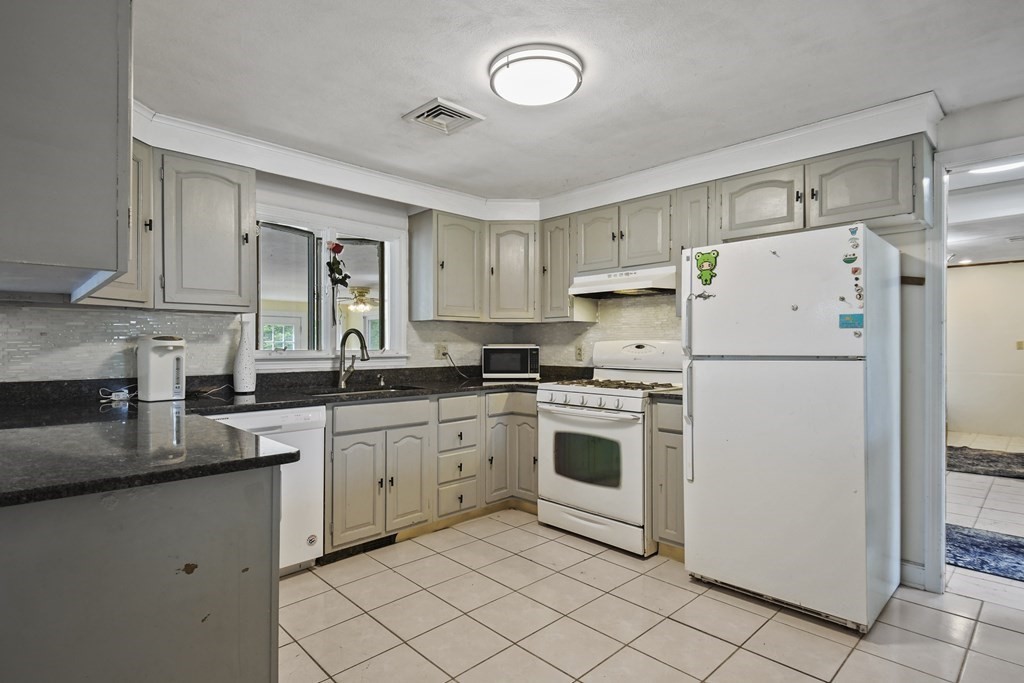410 Wheelwright Road Barre, MA 01005 - Photo 6 of 33
