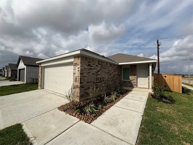 $1,900 | 5727 Little Redwing Drive, Baytown, TX 77521