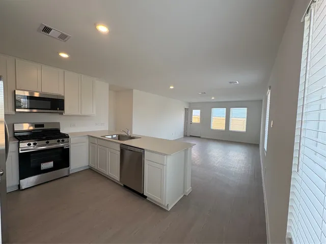 $1,900 | 5727 Little Redwing Drive, Baytown, TX 77521