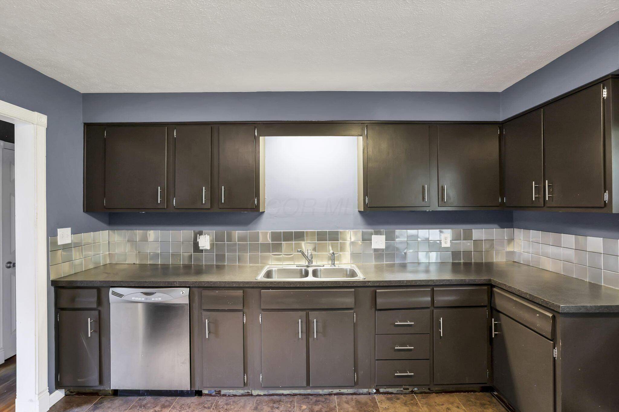 1923 Riverdale Road Columbus, OH 43232 - Photo 11 of 25 Kitchen