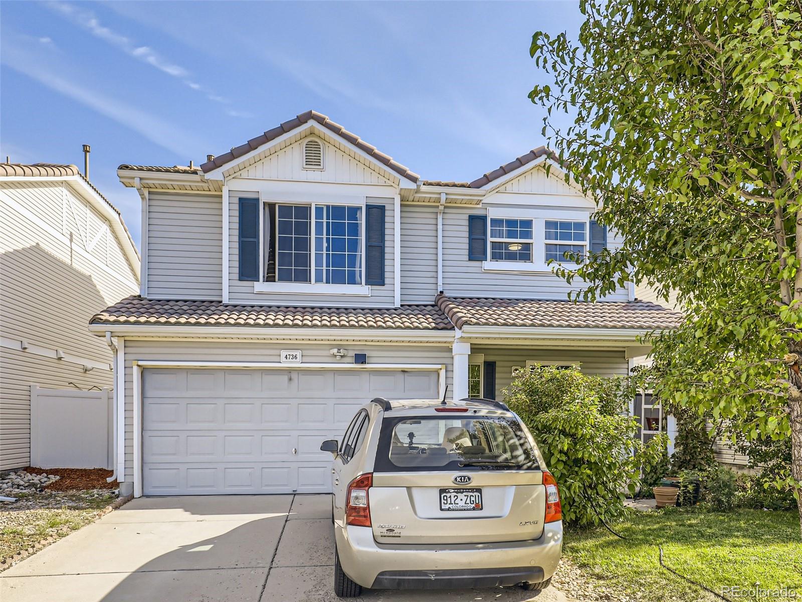 4736 Flanders Way Denver, CO 80249 - Photo 2 of 21