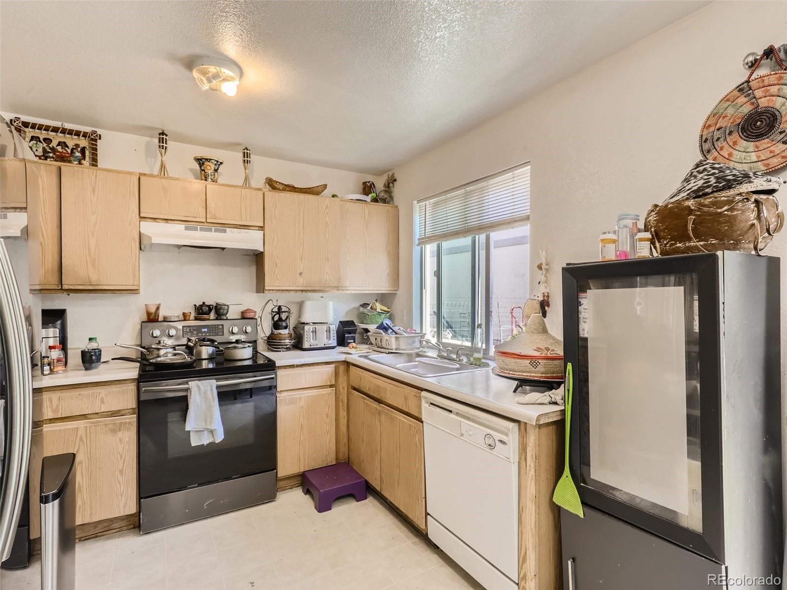 4736 Flanders Way Denver, CO 80249 - Photo 9 of 21