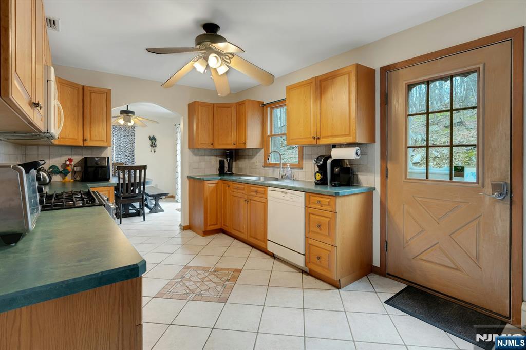 229 White Meadow Road Rockaway, NJ 07866 - Photo 9 of 48