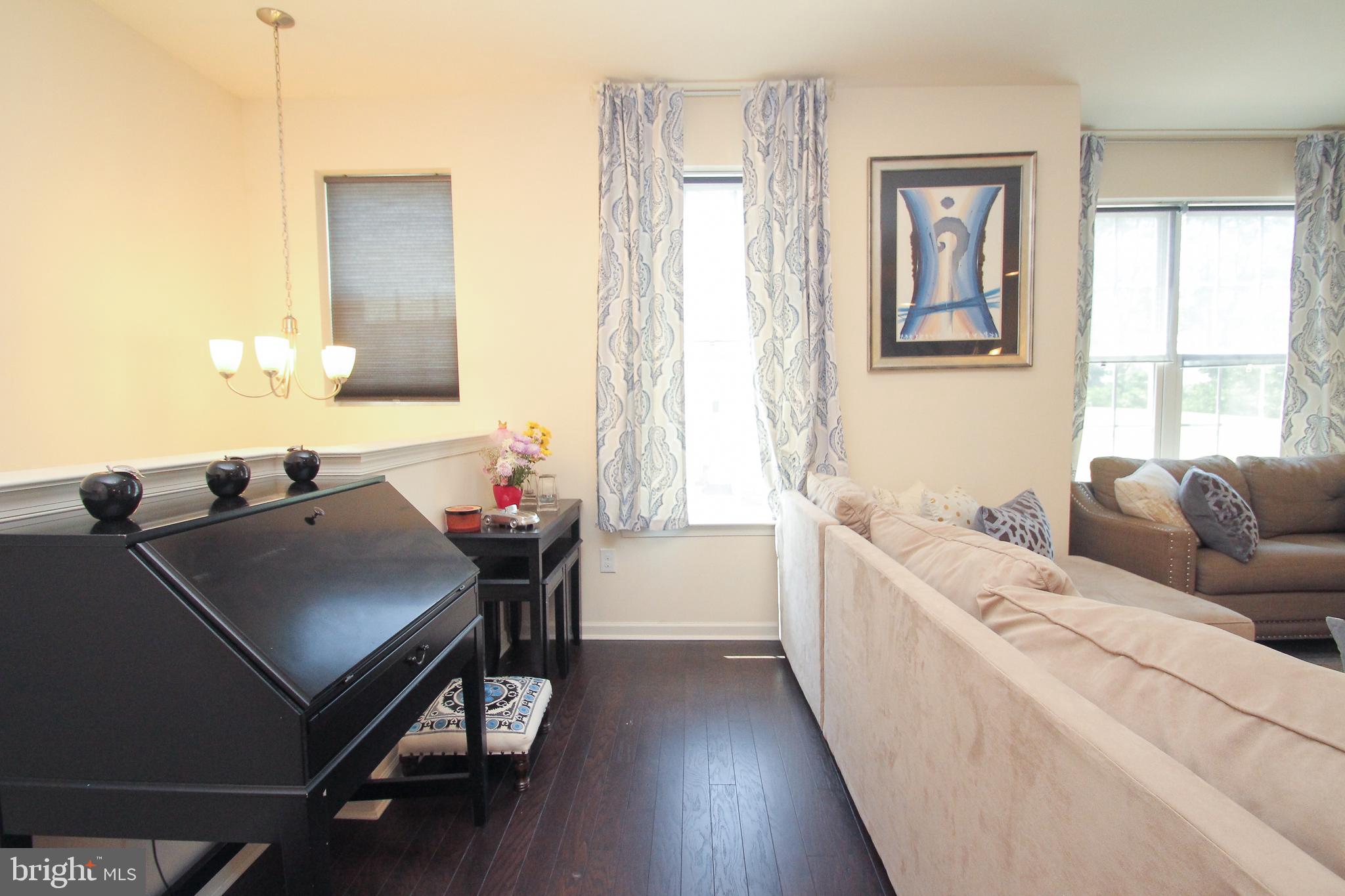 2519 Marvine Avenue Drexel Hill, PA 19026 - Photo 5 of 27 Living Room