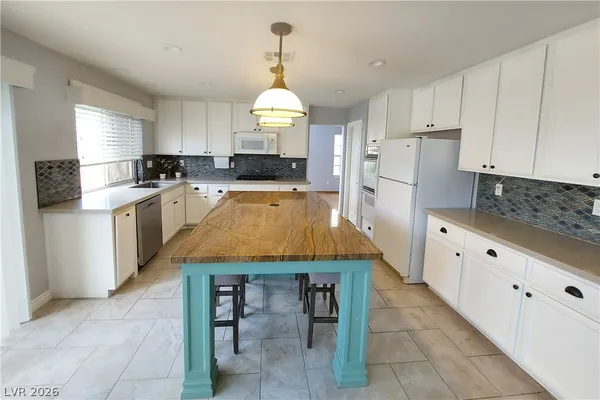 $3,850 | 8272 Tibana Way, Las Vegas, NV 89147