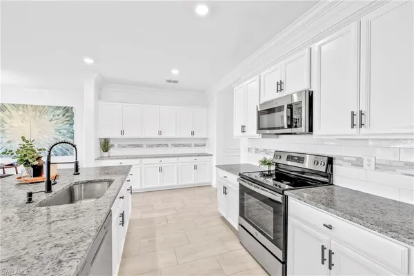 $3,195 | 2127 Hamlin Street, Naples, FL 34120