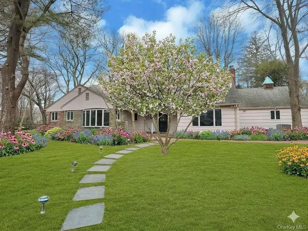 $7,900 | 17 Hilltop Drive, Great Neck, NY 11021