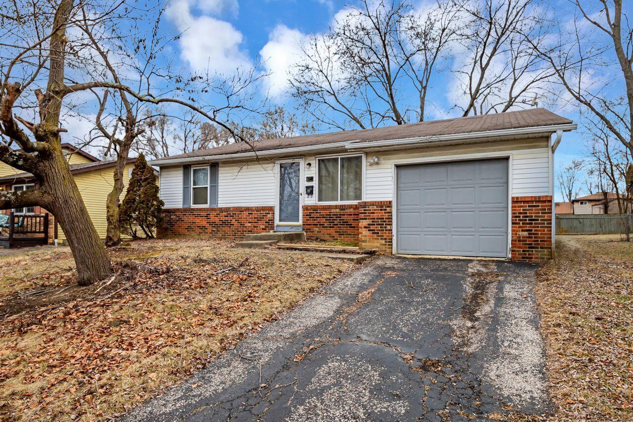 825 Eliots Oak Road Columbus, OH 43228 - Photo 4 of 29 FRONT