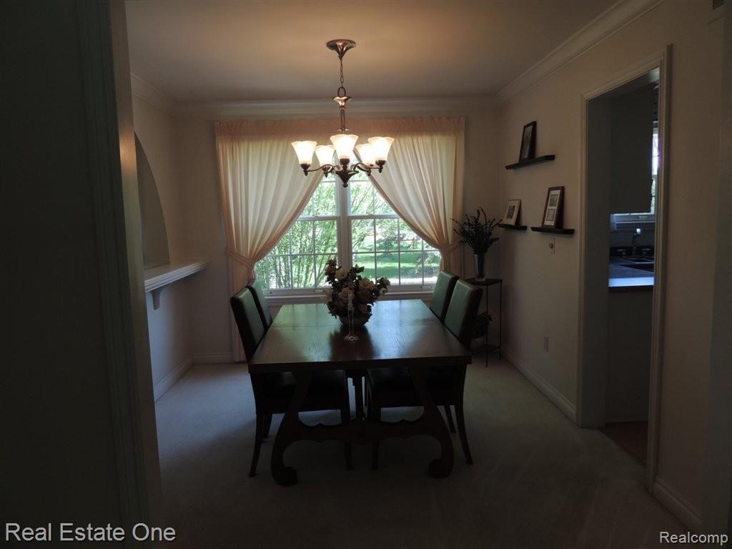 833 Hampton Circle Rochester, MI 48307 - Photo 7 of 20 Dining room