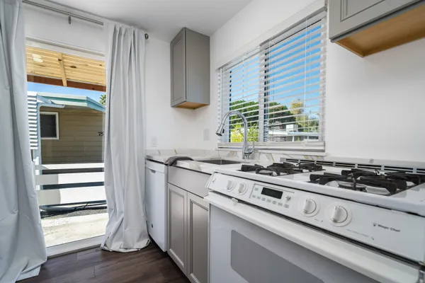 $284,900 | 74 Vía Minorca, Cathedral City, CA 92234