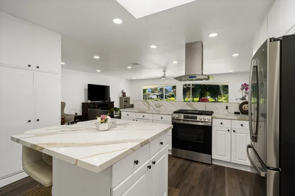 $284,900 | 74 Vía Minorca, Cathedral City, CA 92234