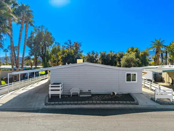 $284,900 | 74 Vía Minorca, Cathedral City, CA 92234