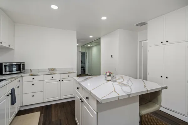 $284,900 | 74 Vía Minorca, Cathedral City, CA 92234