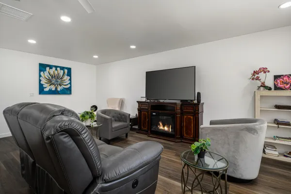 $284,900 | 74 Vía Minorca, Cathedral City, CA 92234