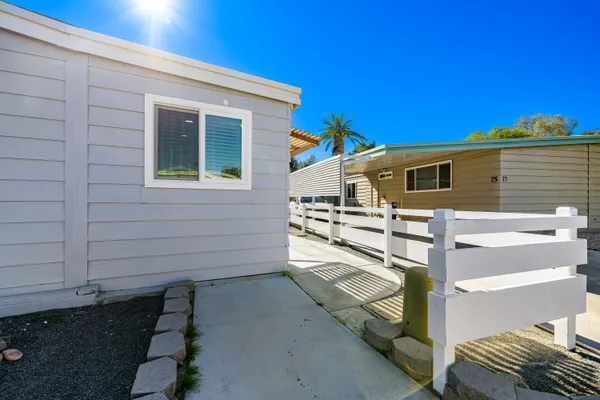 $284,900 | 74 Vía Minorca, Cathedral City, CA 92234