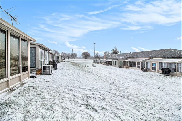 $90,000 | 25204 Franklin Terrace, Unit 6, South Lyon, MI 48178