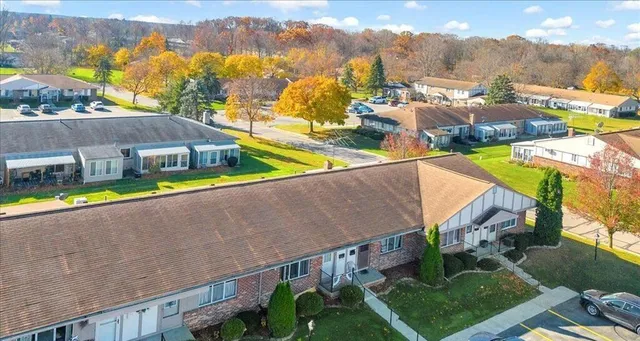 $90,000 | 25204 Franklin Terrace, Unit 6, South Lyon, MI 48178