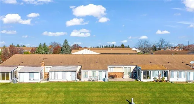 $90,000 | 25204 Franklin Terrace, Unit 6, South Lyon, MI 48178