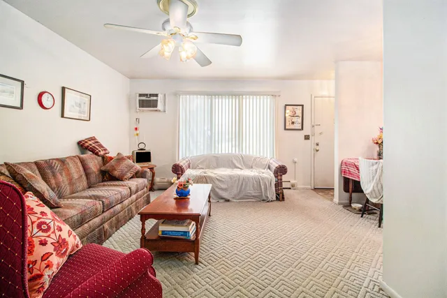 $90,000 | 25204 Franklin Terrace, Unit 6, South Lyon, MI 48178