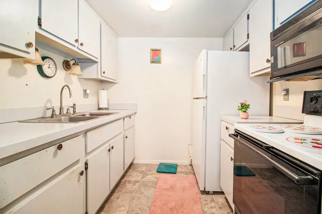 $90,000 | 25204 Franklin Terrace, Unit 6, South Lyon, MI 48178