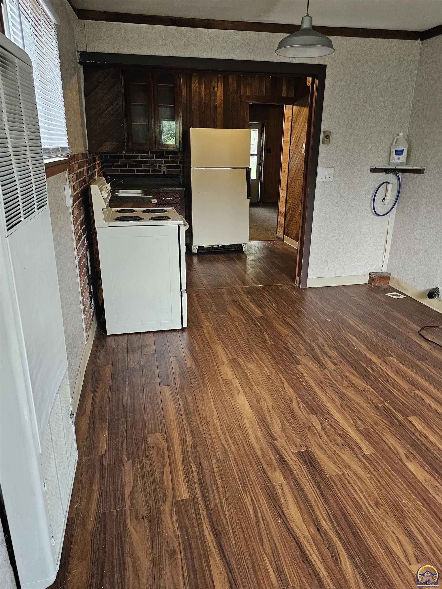 2124 Southwest Morningside Road Topeka, KS 66614 - Photo 7 of 15