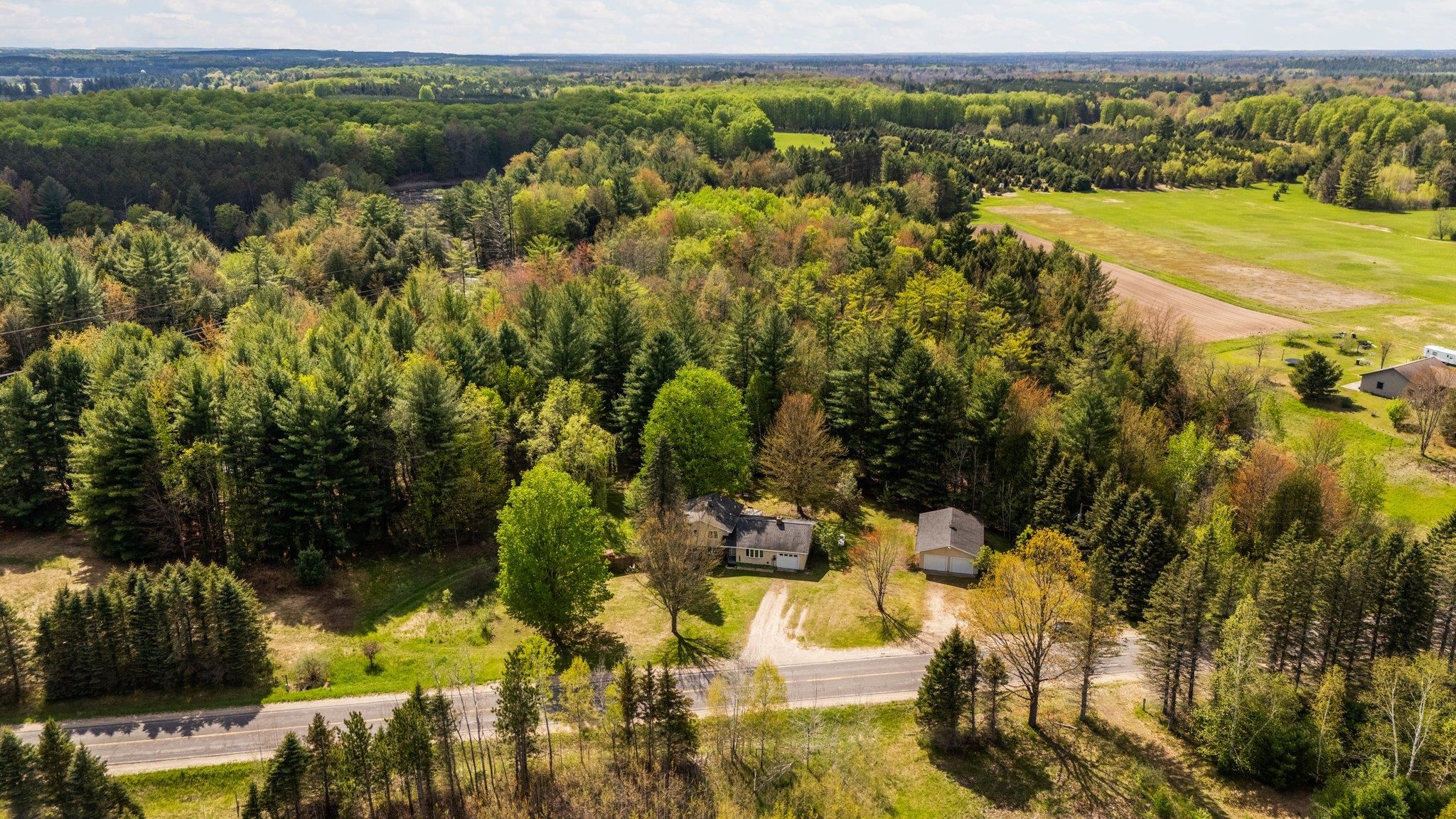 4542 Crofton Road South Boardman, MI 49680 - Photo 2 of 44 1934057-04998b5f-f8ac-4f2e-a10c-ca6f76296a0b.JPG