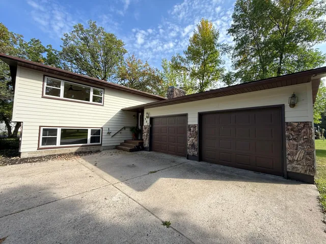 $239,900 | 902 Oakmont Drive, Thief River Falls, MN 56701