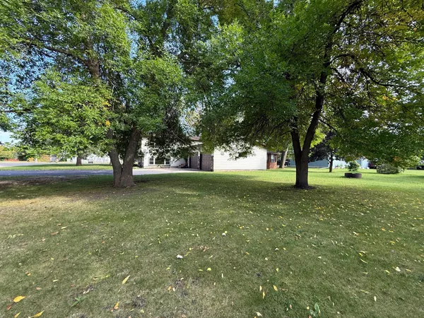 $229,900 | 902 Oakmont Drive, Thief River Falls, MN 56701