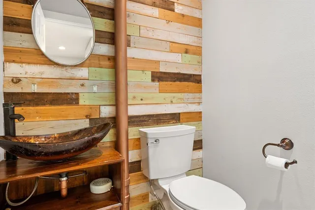 a view of livingroom with washer and dryer