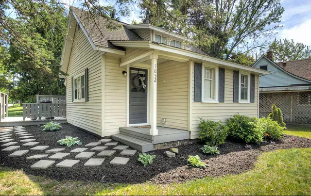 $309,900 | 1852 South Shore Drive, Holland, MI 49423