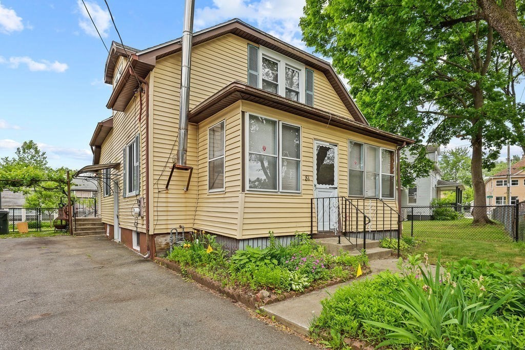 81 Healey Street Springfield, MA 01151 - Photo 2 of 31
