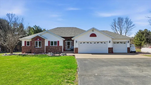 $474,900 | 11712 Eisenhower Drive, Chili, WI 54420