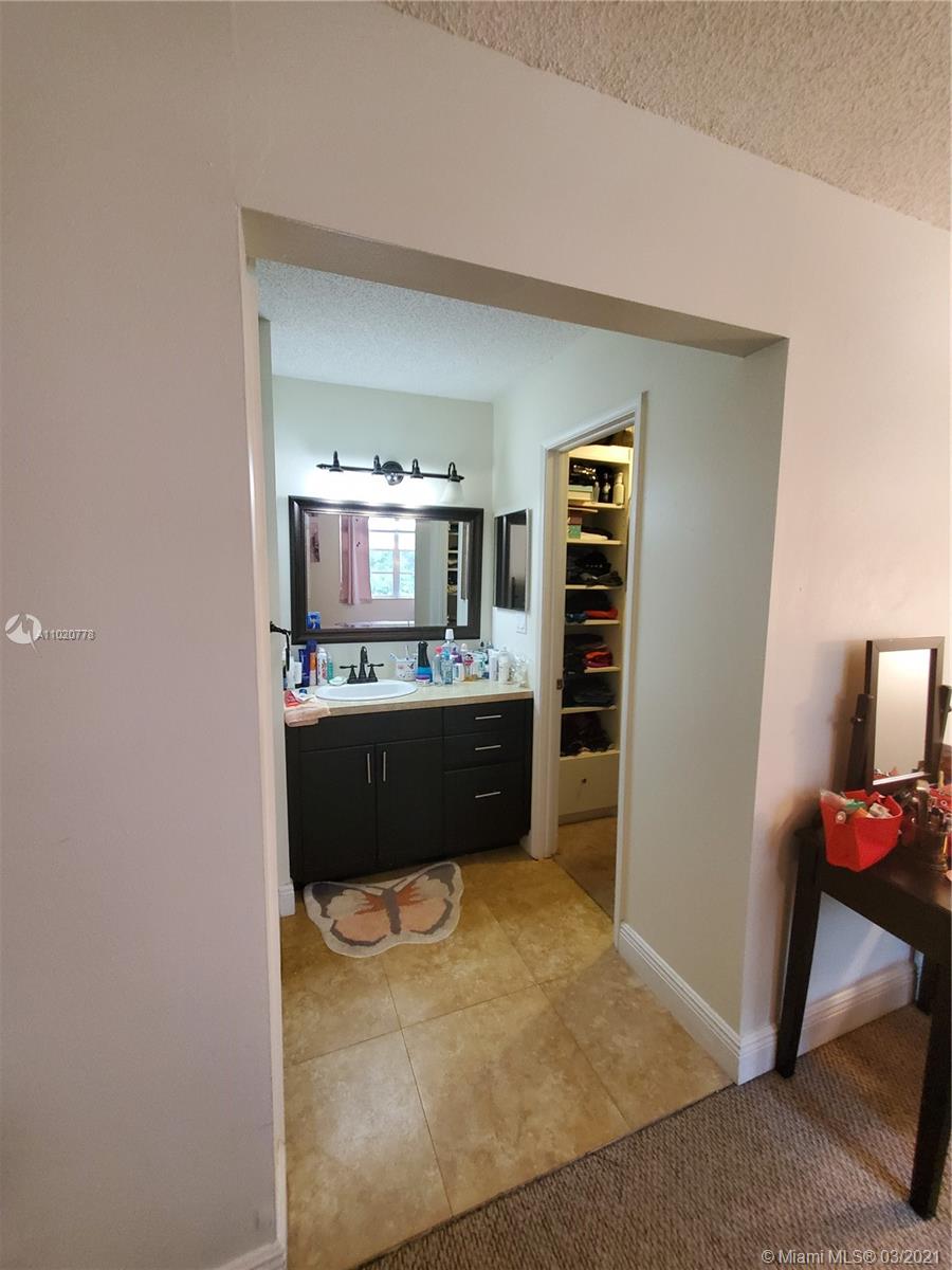 Pine Island Ridge Davie, FL 33324 - Photo 18 of 37