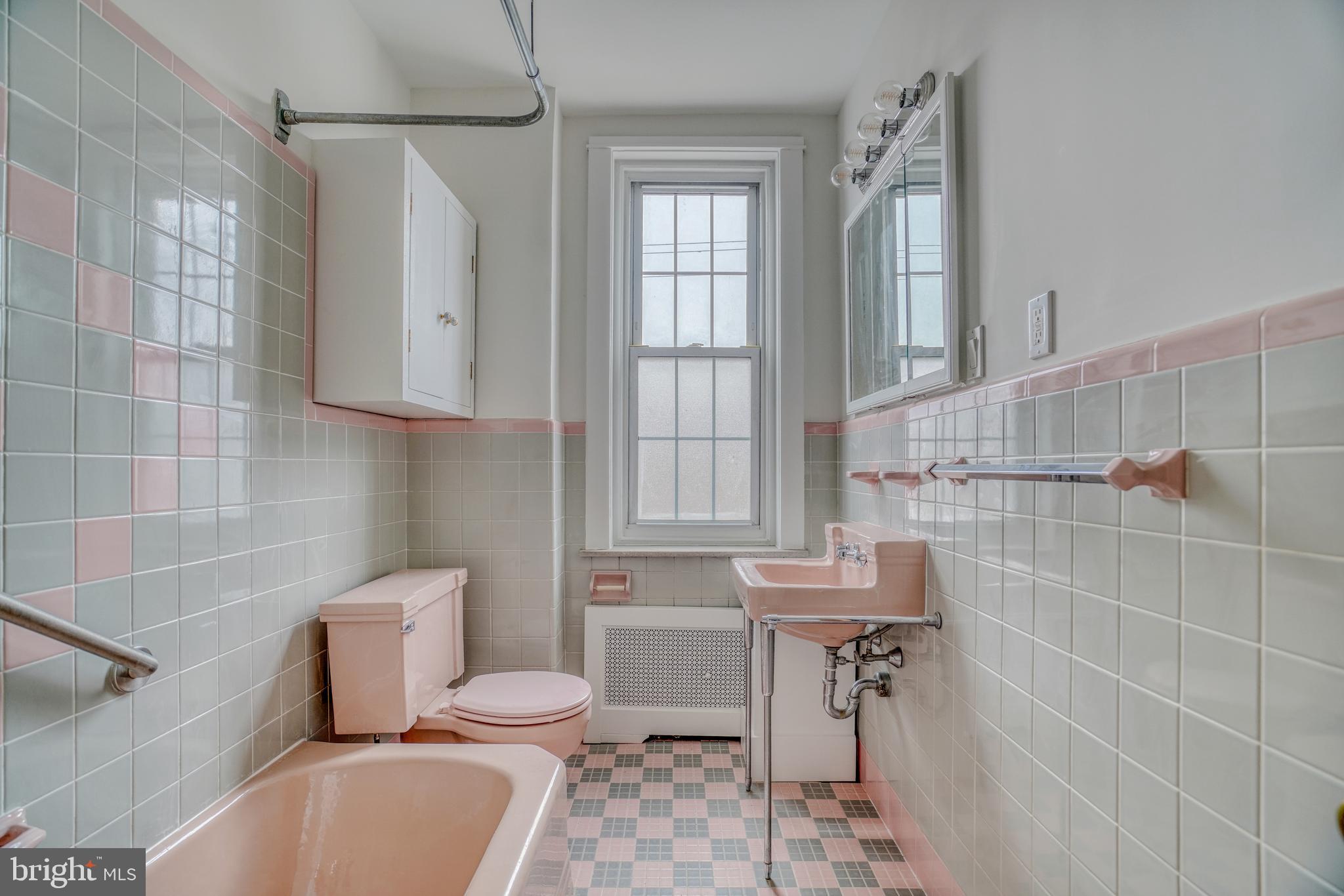 4501 Edgemont Street Philadelphia, PA 19137 - Photo 32 of 40 a bathroom with a toilet sink and shower