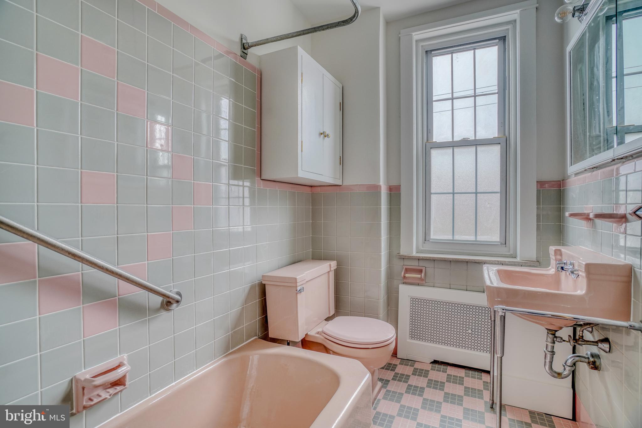4501 Edgemont Street Philadelphia, PA 19137 - Photo 33 of 40 a bathroom with a sink a toilet and tub