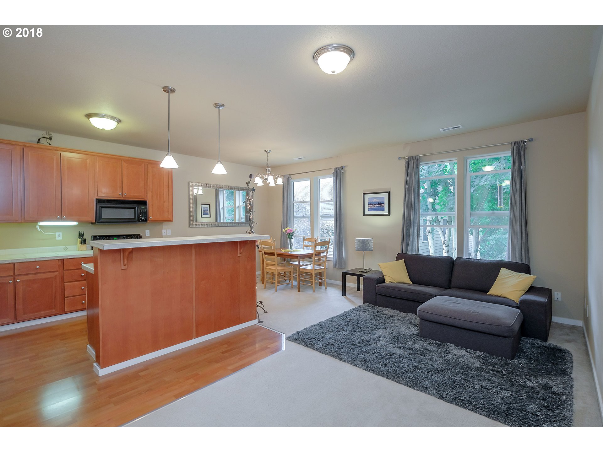 332 Northeast Roth Street Portland, OR 97211 - Photo 8 of 22 Gallery Image 8