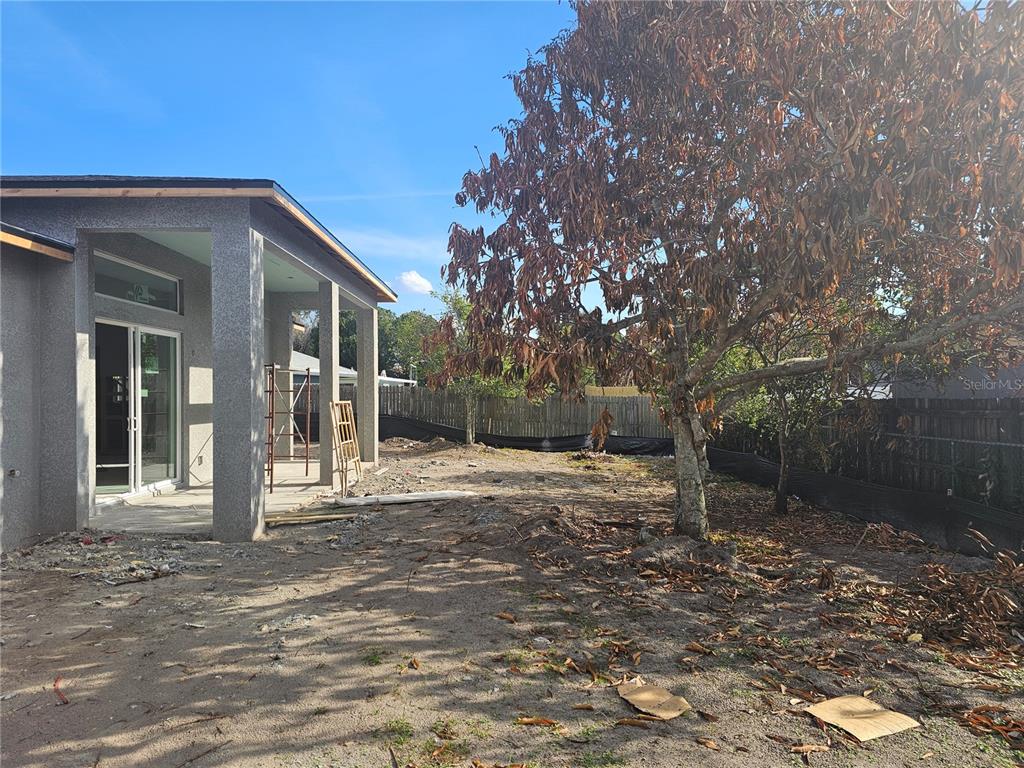 292 Gardenia Road Kissimmee, FL 34743 - Photo 19 of 23 a backyard of a house with lots of green space