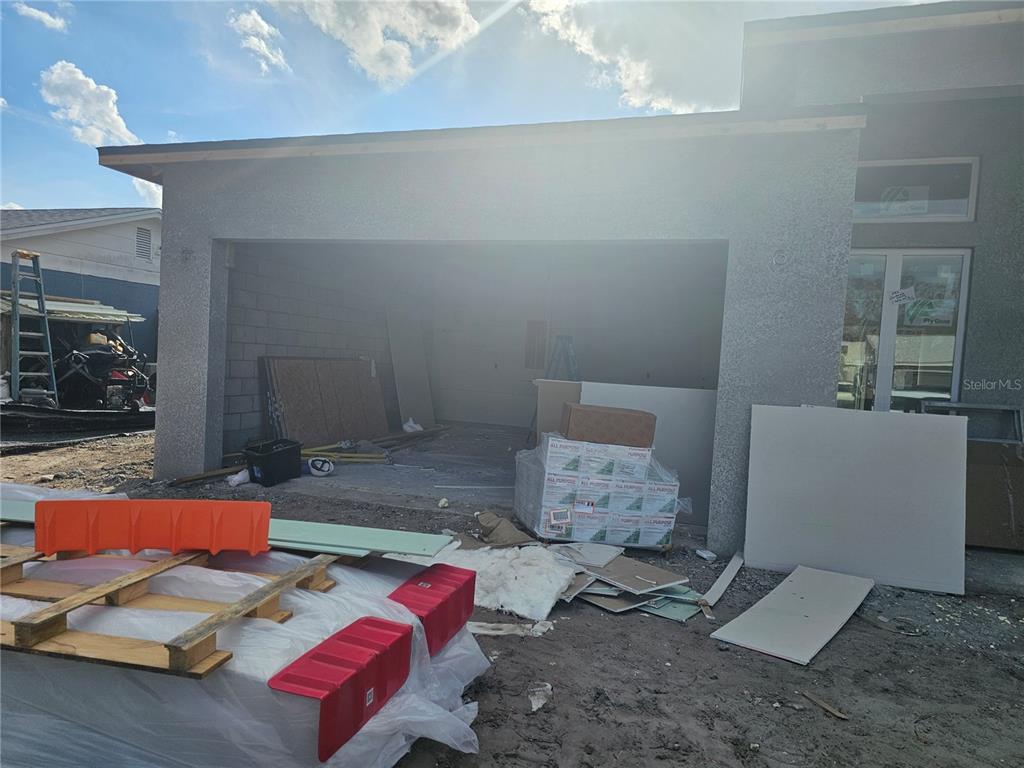 292 Gardenia Road Kissimmee, FL 34743 - Photo 21 of 23 a living room with furniture