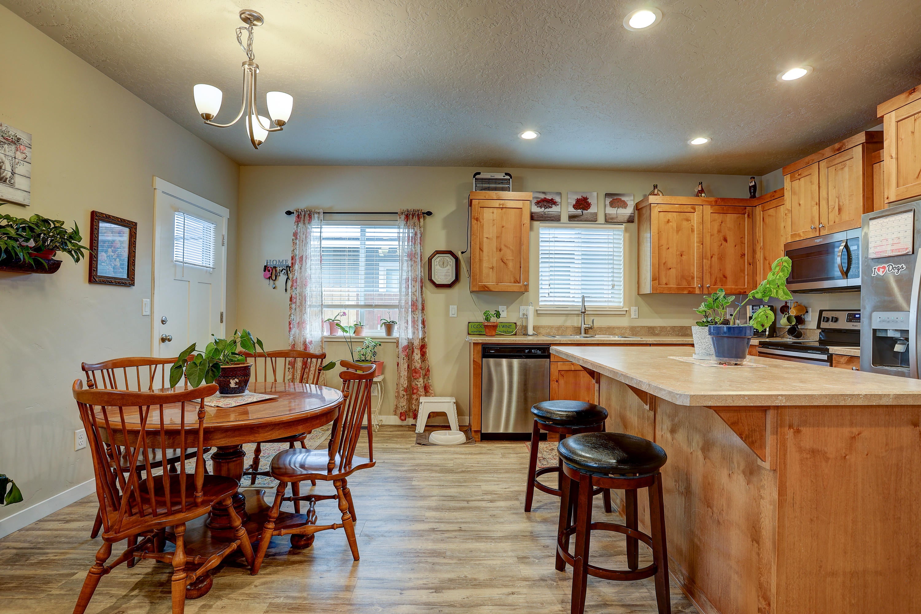 2631 Northeast Colleen Road Prineville, OR 97754 - Photo 6 of 31 Eating Bar