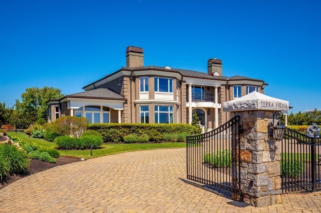 129 Atlantic Road Gloucester, MA 01930 - Photo 5 of 36