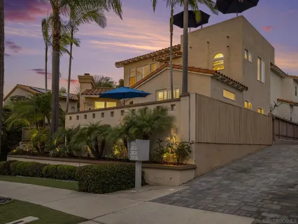 $3,198,000 | 7355 Fay Avenue, La Jolla, CA 92037
