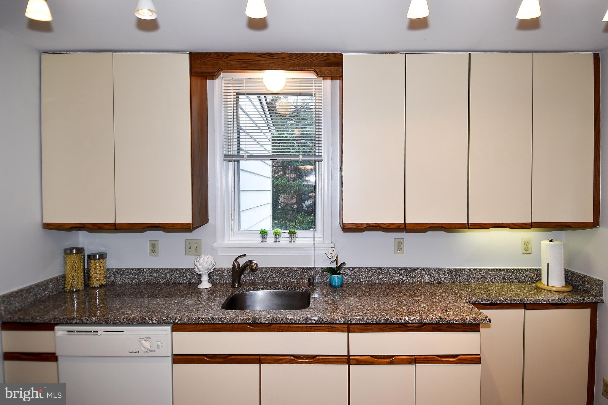 21 Hamilton Avenue Silver Spring, MD 20901 - Photo 12 of 30 Kitchen