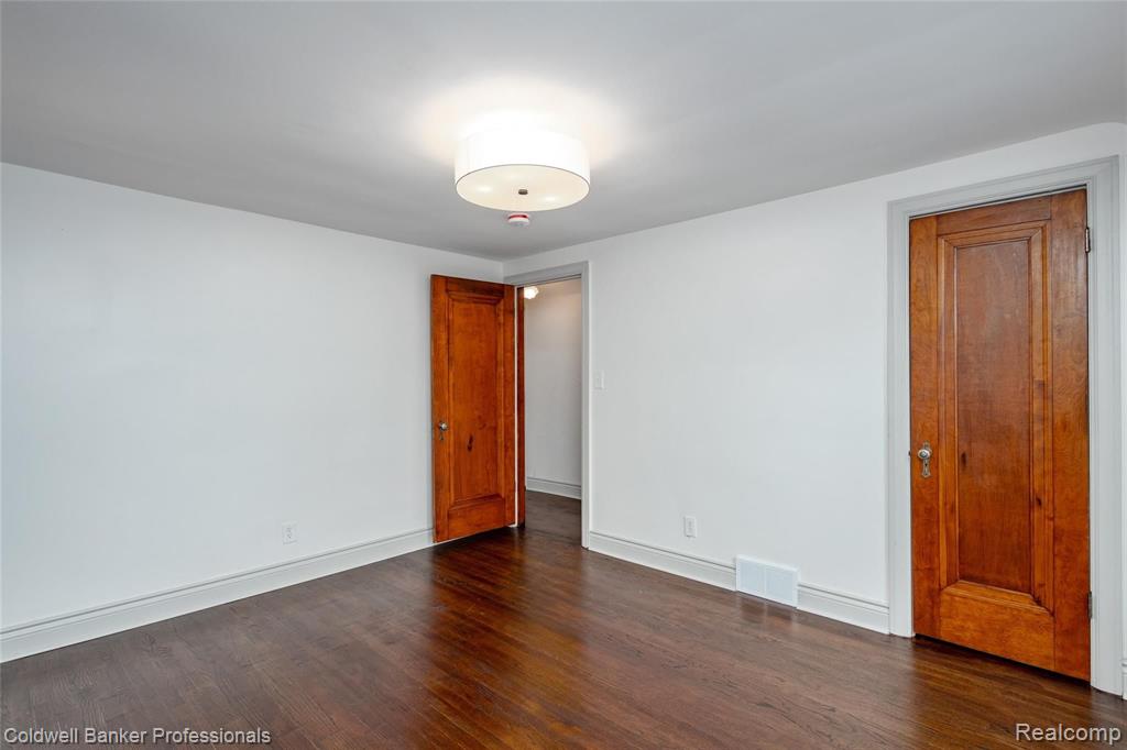 25 Hampton Road Grosse Pointe Shores, MI 48236 - Photo 21 of 45