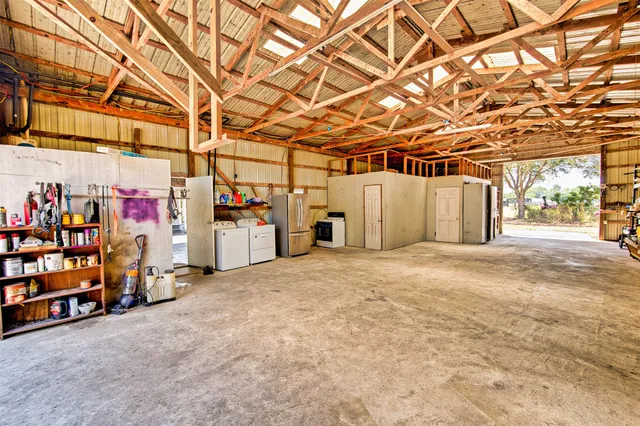 $2,800 | 23104 Hopkins Lane, Damon, TX 77430