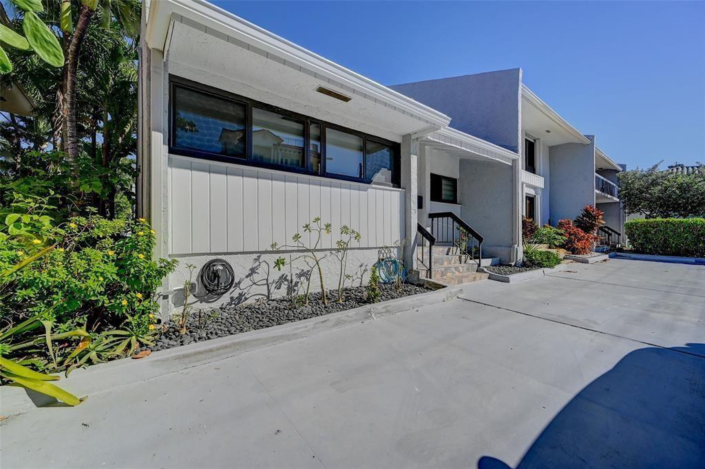 321 Jackson Street, Unit 5 Hollywood, FL 33019 - Photo 2 of 36 Photo 2