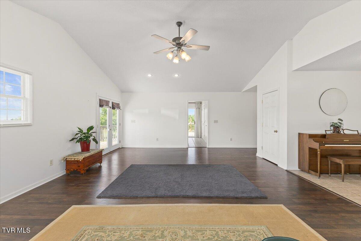 292 Leesburg Road Telford, TN 37690 - Photo 7 of 39 Living /Dining