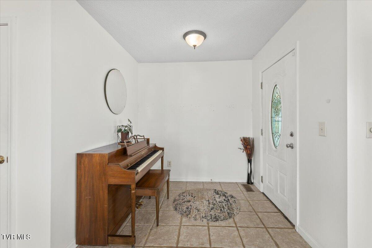 292 Leesburg Road Telford, TN 37690 - Photo 8 of 39 Foyer